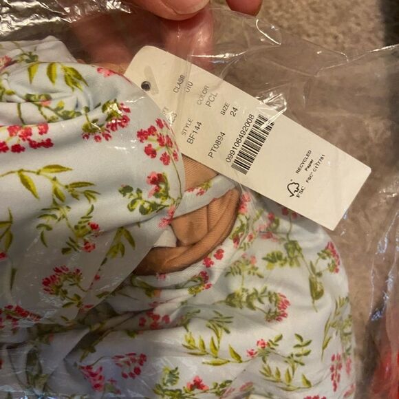 NWT J.Crew Plunge one-piece in cloud meadow floral size 24 - Picture 5 of 7